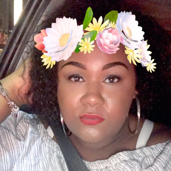 Meet your Posher, Myra - Picture 1 of 6